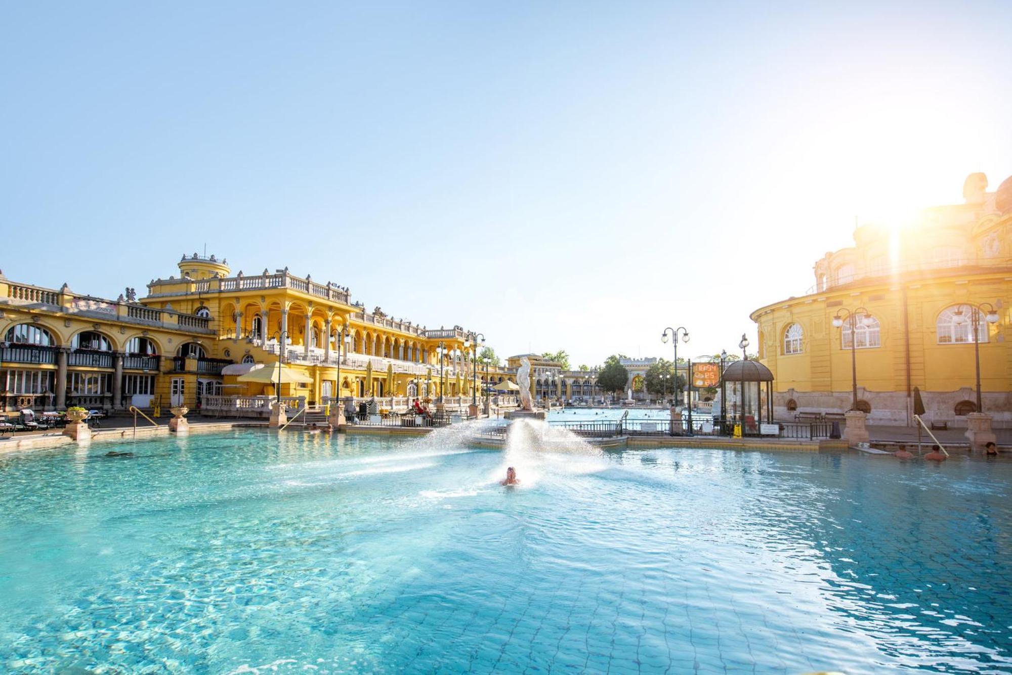 Verno House Budapest, Vignette Collection By Ihg Ngoại thất bức ảnh The main pool at the Hotel